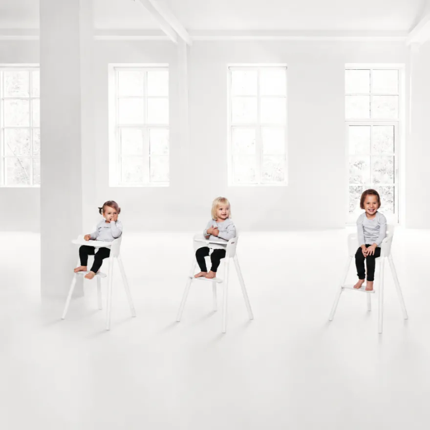 FLEXA Højstol - inkl. sikkerhedsbøjle, sele & bakke - hvid