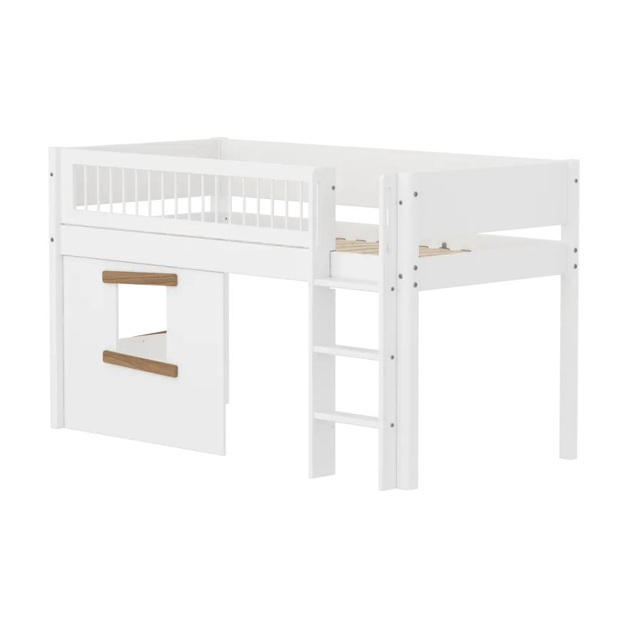 FLEXA WHITE Halvhøj seng 120 cm med stige, crossbar sengehest og træhytte-sengefronter 90x200 cm - Hvid/eg