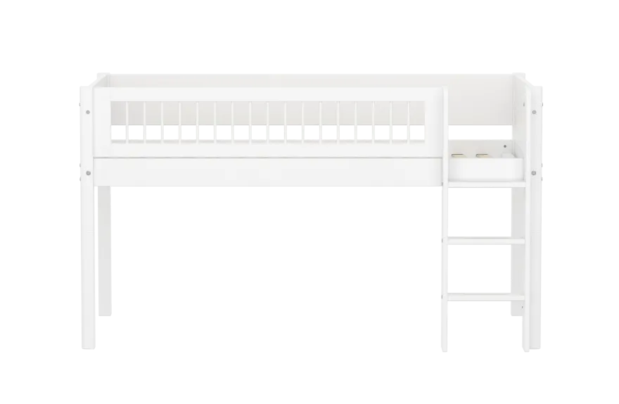 FLEXA WHITE Halvhøj seng 120 cm med stige og crossbar sengehest 90x200 cm - Hvid
