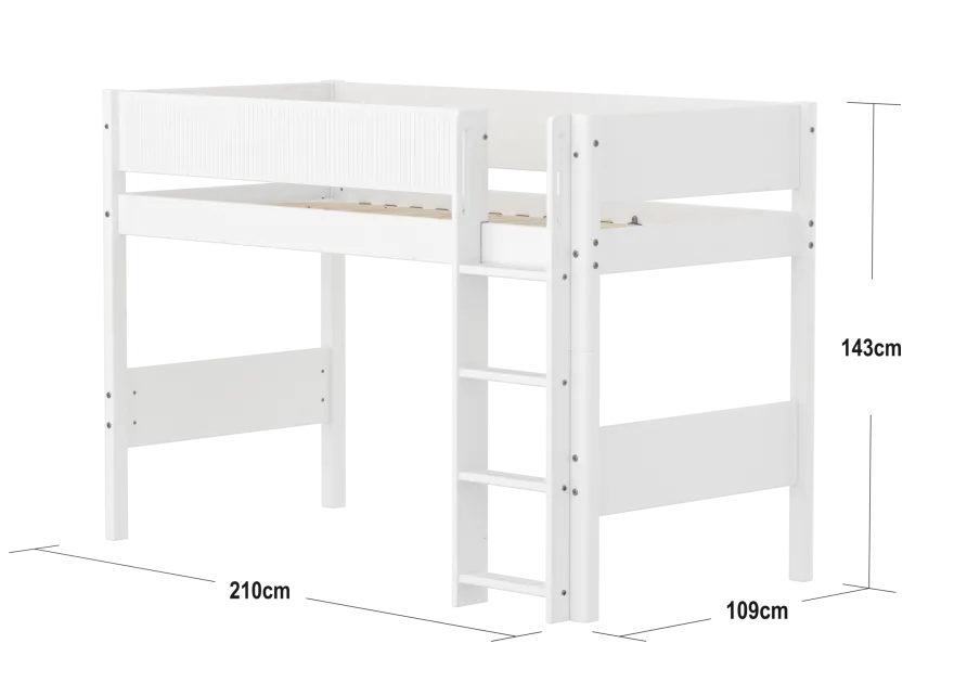FLEXA WHITE Mellemhøj seng 143 cm med stige og grooves sengehest 90x200 cm- Hvid