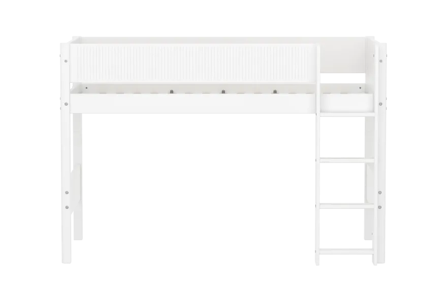 FLEXA WHITE Mellemhøj seng 143 cm med stige og grooves sengehest 90x200 cm- Hvid